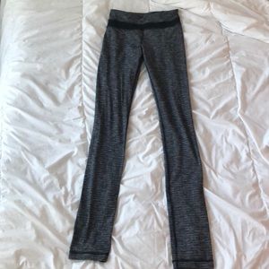 Speckled gray lululemon yoga pants - size 4